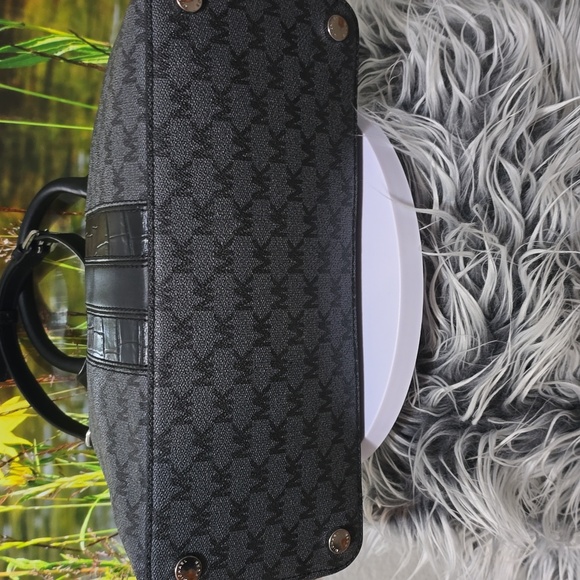 Michael Kors Cindy Dome Satchel Black Monogram Leather Trim Crossbody COA - Picture 10 of 12